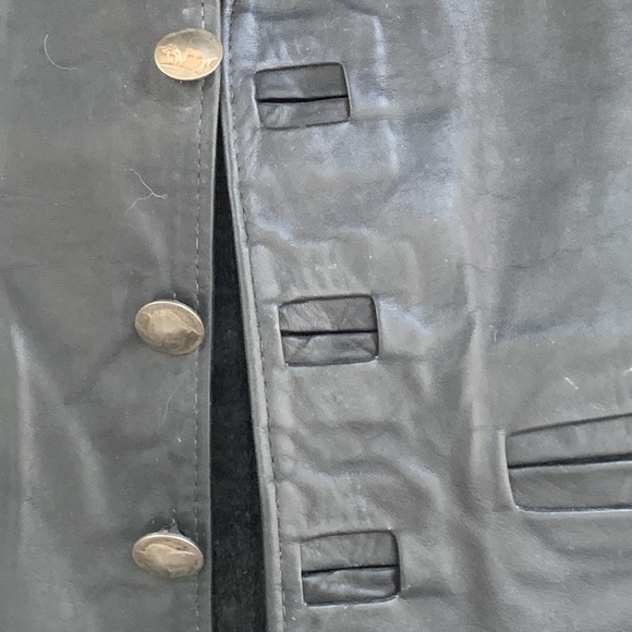 Add edge to your style with real this buffalo head nickel buttoned leather vest - Picture 3 of 6